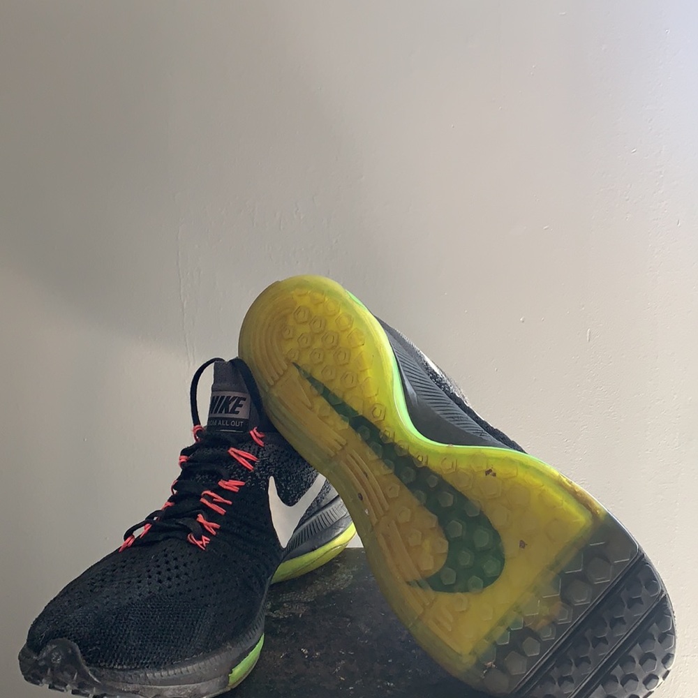 Nike All Out Zoom - Picture 2 of 4